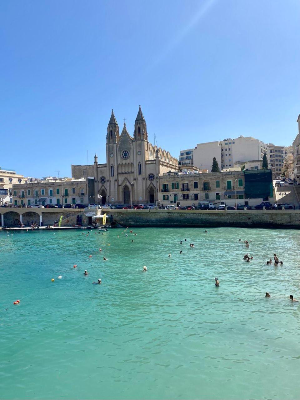 Malta Crown Guesthouse Saint Julian's Ngoại thất bức ảnh