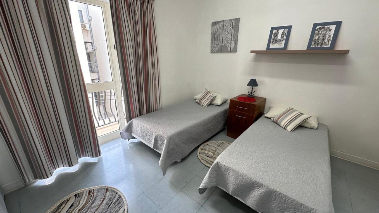 Malta Crown Guesthouse Saint Julian's Ngoại thất bức ảnh
