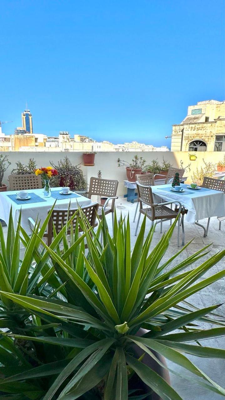 Malta Crown Guesthouse Saint Julian's Ngoại thất bức ảnh
