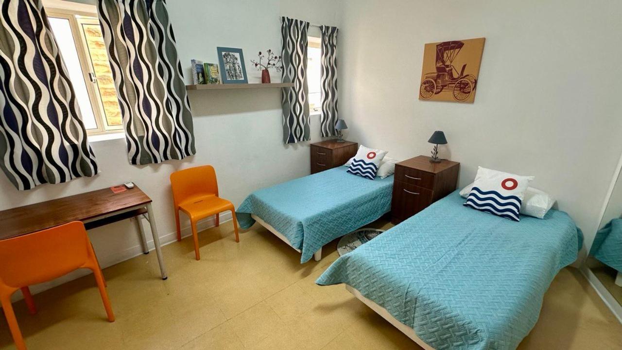 Malta Crown Guesthouse Saint Julian's Ngoại thất bức ảnh
